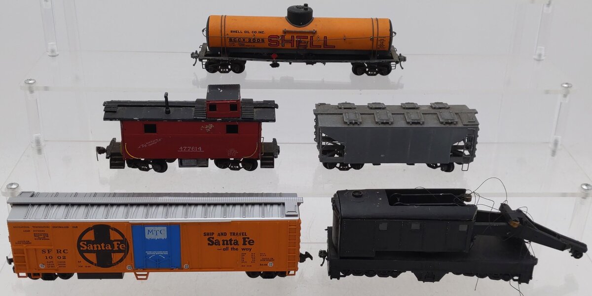 HO Scale Assorted Freight Cars [5]