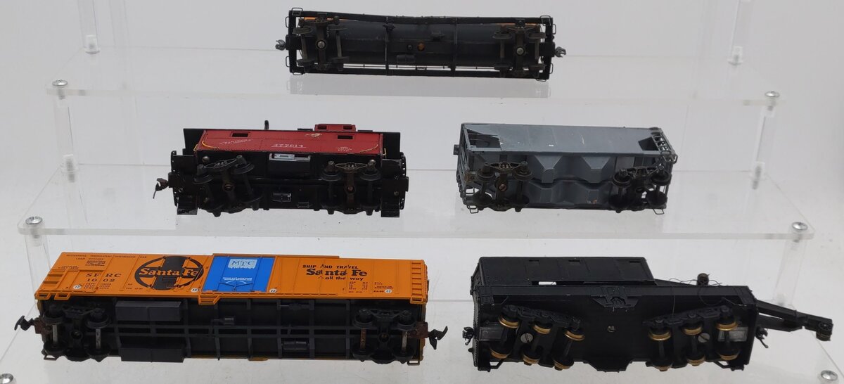 HO Scale Assorted Freight Cars [5]