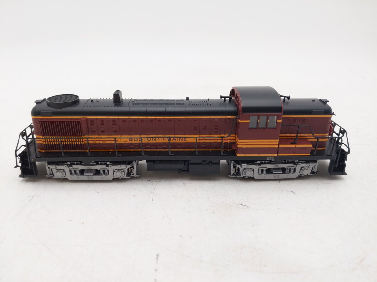 Atlas 8469 HO Scale Boston and Maine Alco RS-3 Locomotive EX/Box