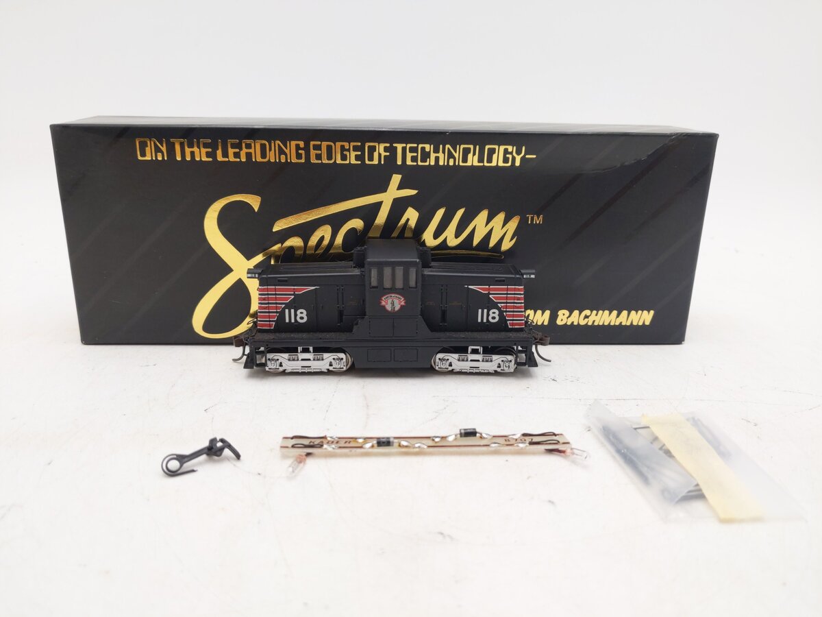 Spectrum 80022 HO Scale Boston & Maine Minuteman GE44 Ton Diesel Switcher #118 EX/Box