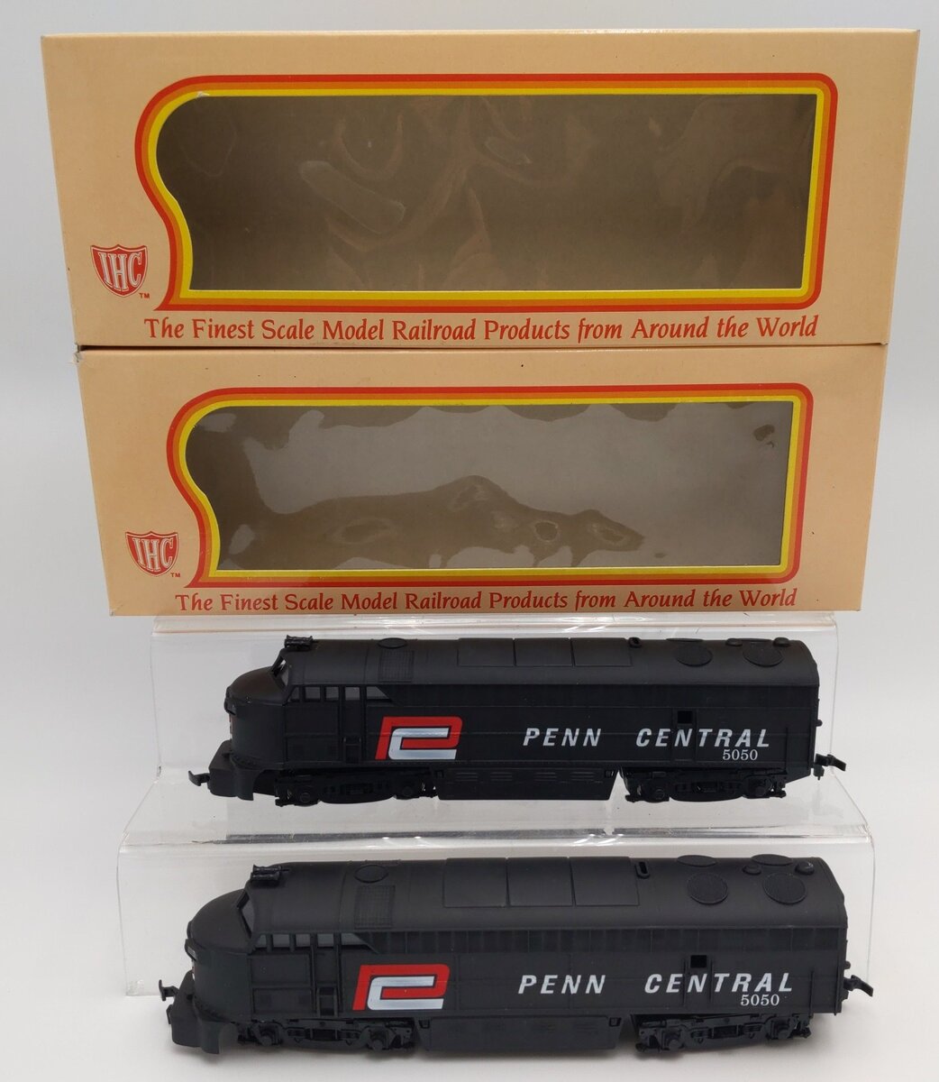 IHC M392 & M592 HO Gauge Penn Central FM Diesel and Diesel Dummy EX/Box