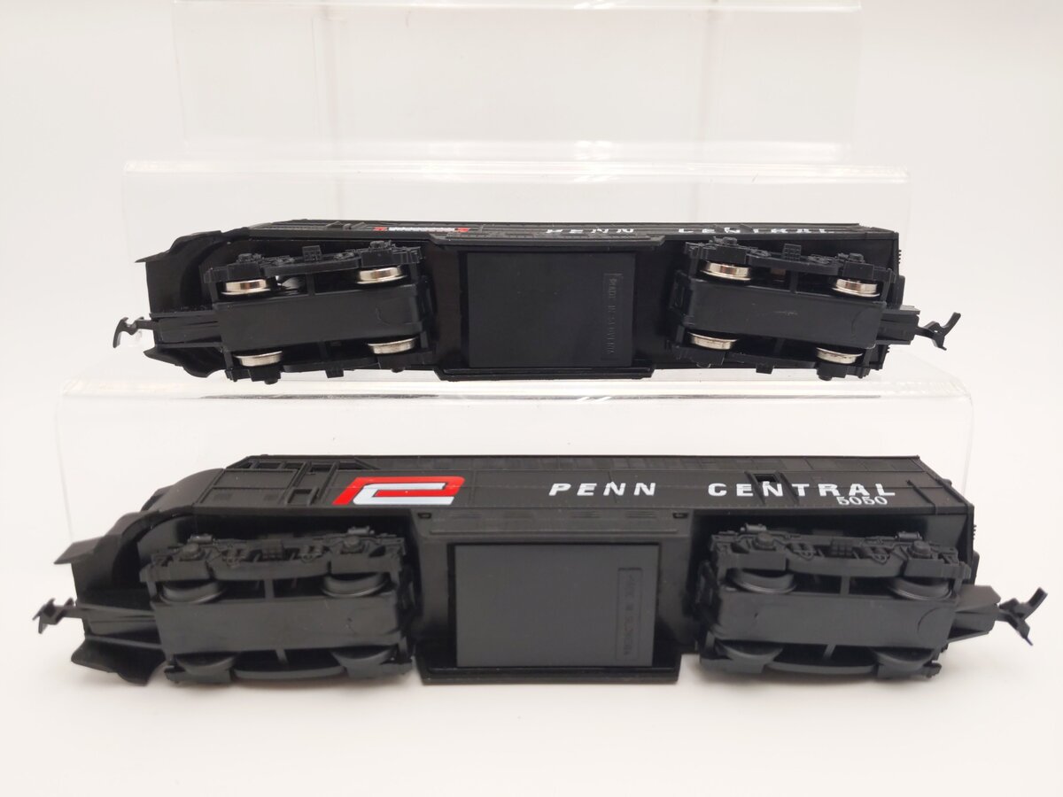 IHC M392 & M592 HO Gauge Penn Central FM Diesel and Diesel Dummy EX/Box