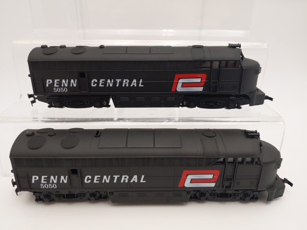 IHC M392 & M592 HO Gauge Penn Central FM Diesel and Diesel Dummy EX/Box