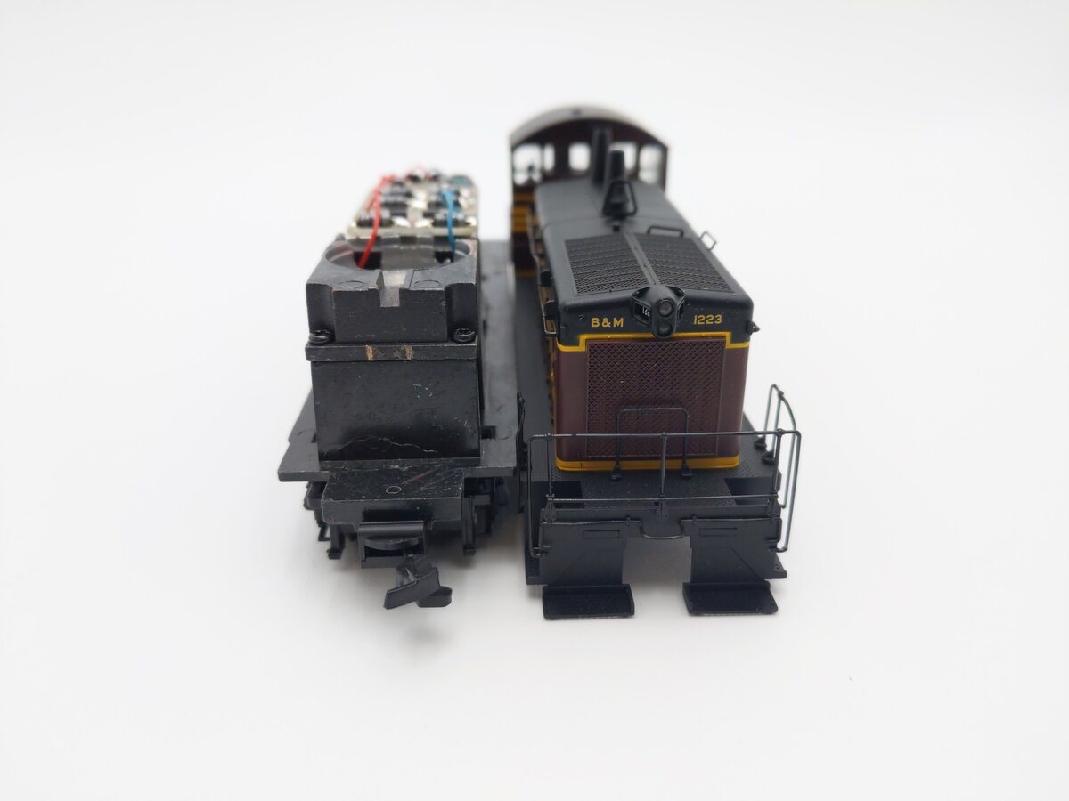 Proto 2000 8737 HO Boston & Maine SW9/1200 Locomotive #1223 EX/Box