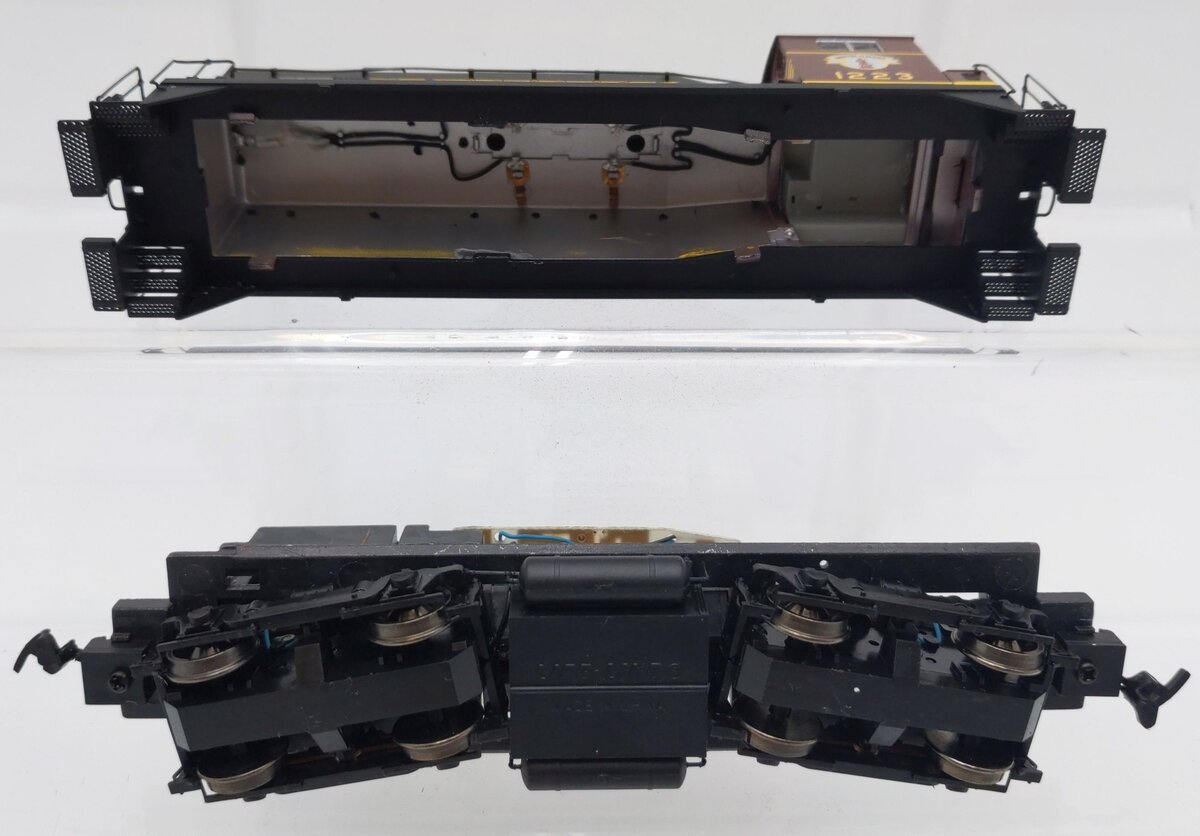 Proto 2000 8737 HO Boston & Maine SW9/1200 Locomotive #1223 EX/Box