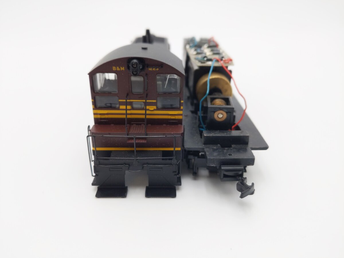 Proto 2000 8737 HO Boston & Maine SW9/1200 Locomotive #1223 EX/Box