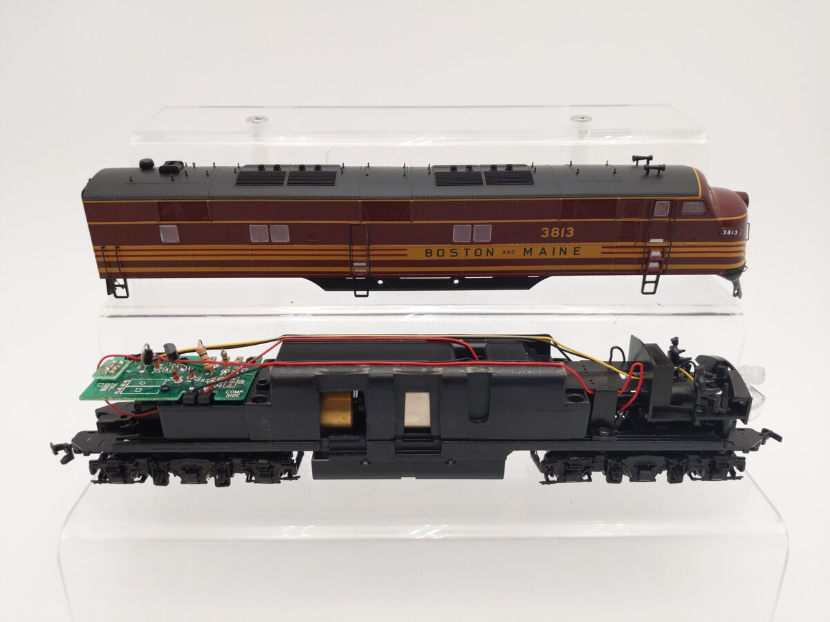Proto 2000 21057 HO Scale Boston & Maine E7 Diesel Locomotive #3813 EX/Box