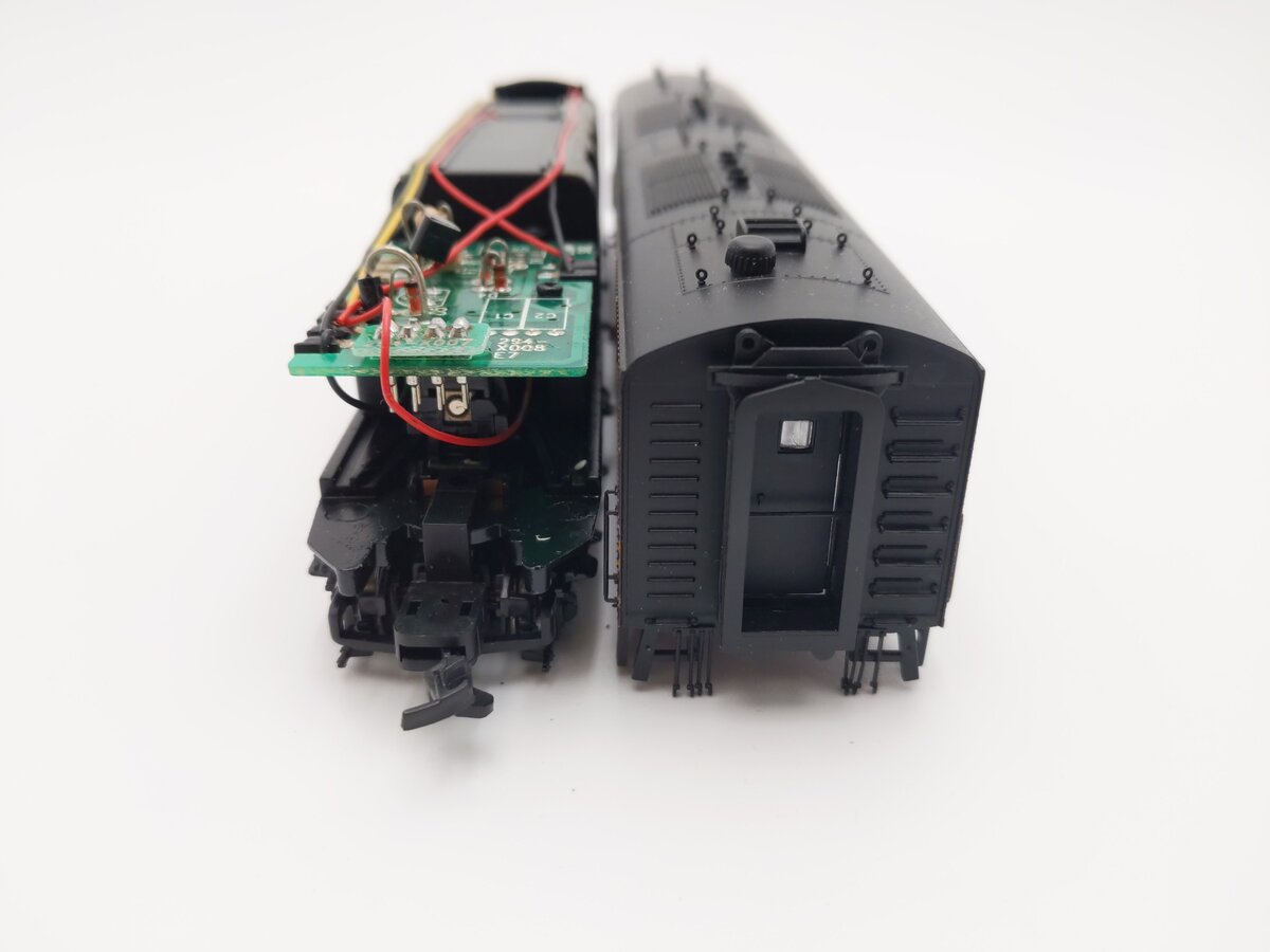 Proto 2000 21057 HO Scale Boston & Maine E7 Diesel Locomotive #3813 EX/Box