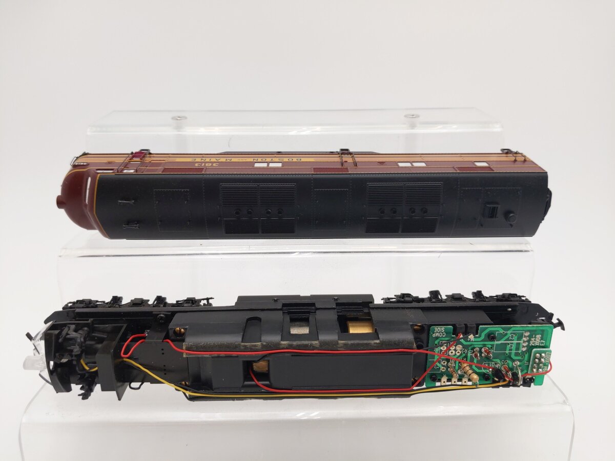 Proto 2000 21057 HO Scale Boston & Maine E7 Diesel Locomotive #3813 EX/Box