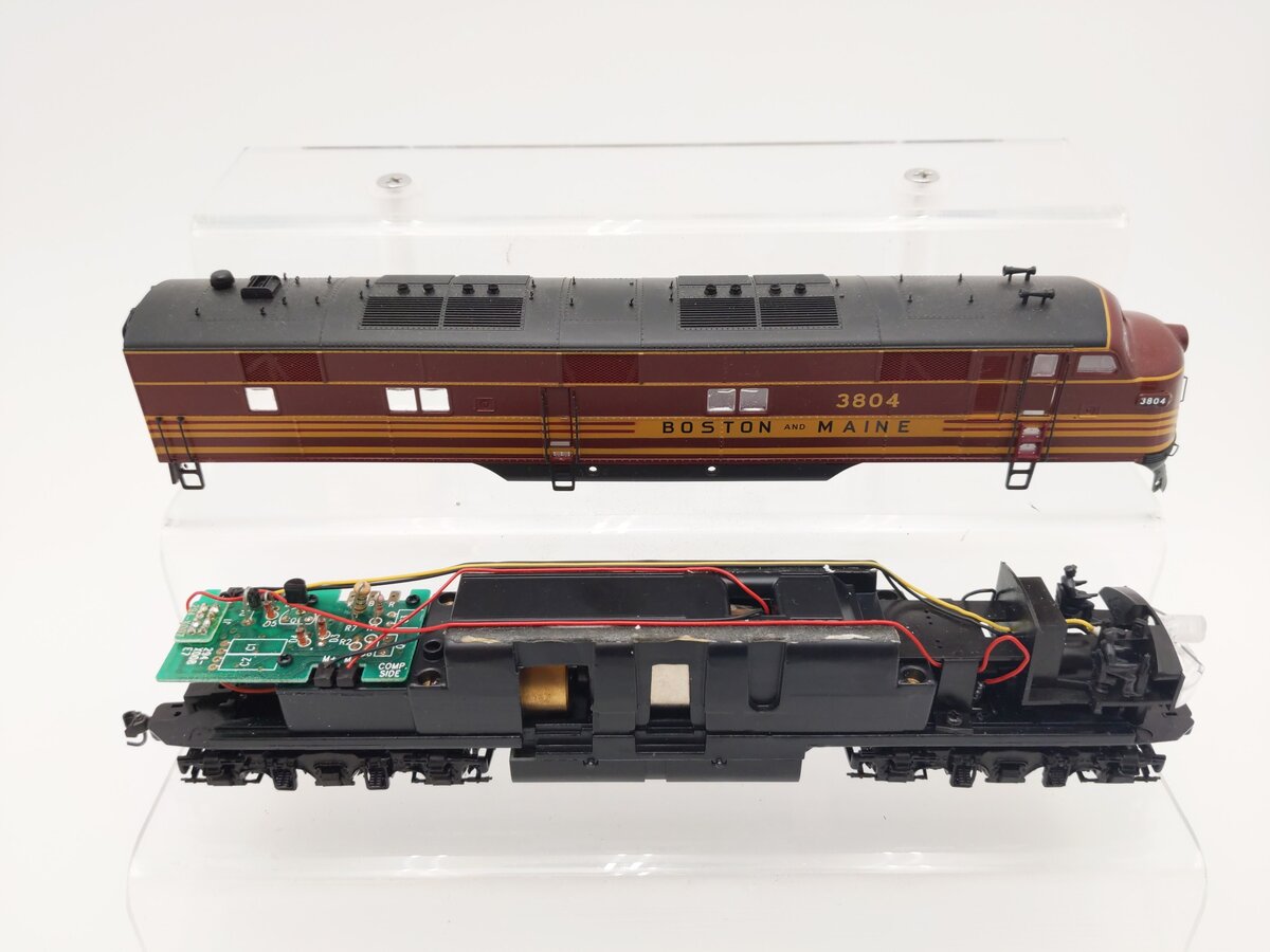 Proto 2000 21056 HO Scale Boston Maine (A unit) E7 Diesel Locomotive #3804 EX/Box