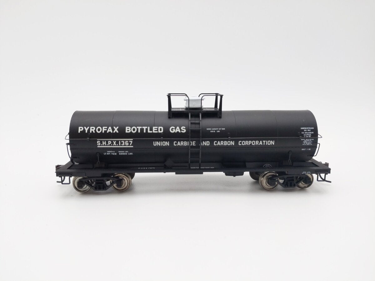 Atlas 1064-2 HO Scale Pyrofax Bottled Gas 11,000 Gallon Tank Car #1367 EX/Box