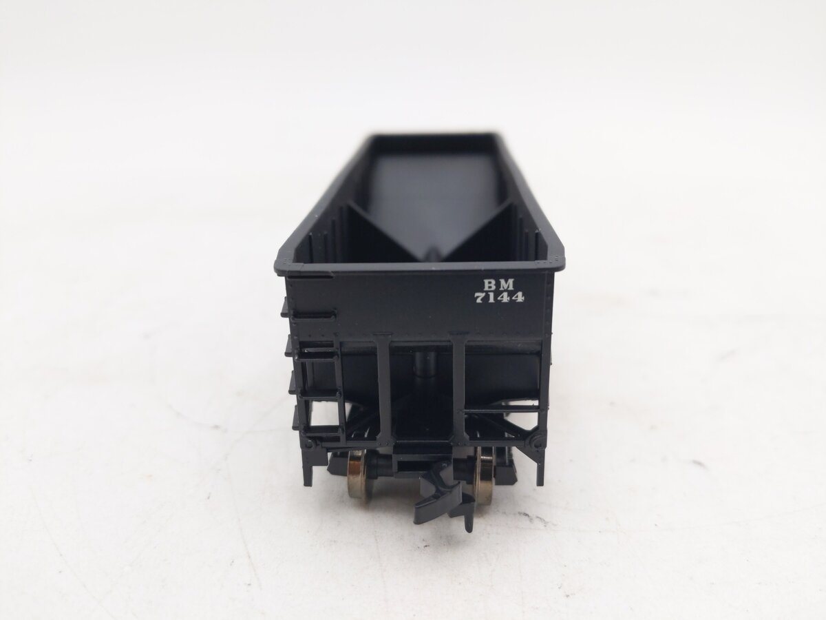 Atlas 1862 HO Scale B&M 2 Bay Offset Side Hopper #7144 EX/Box