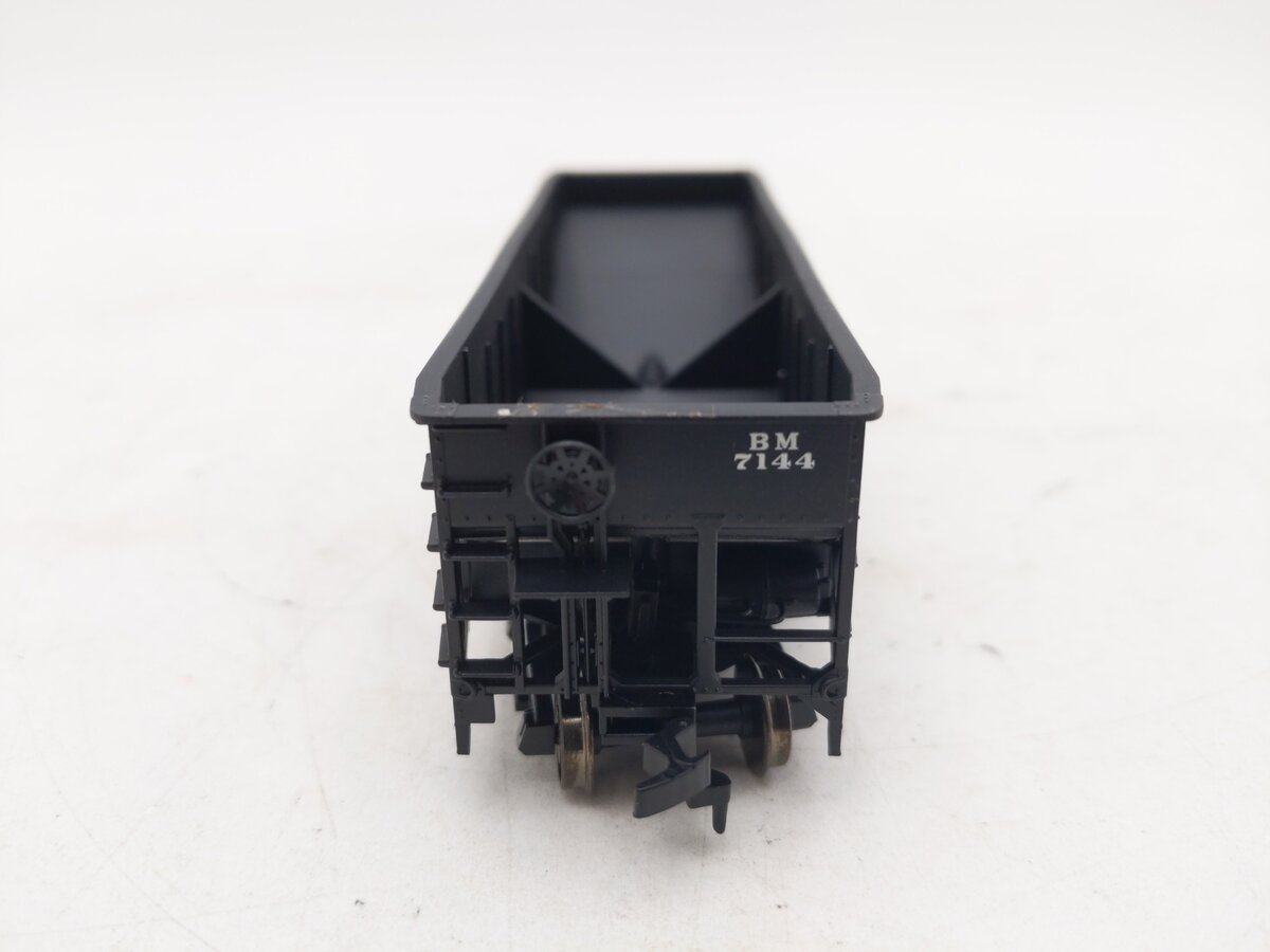 Atlas 1862 HO Scale B&M 2 Bay Offset Side Hopper #7144 EX/Box