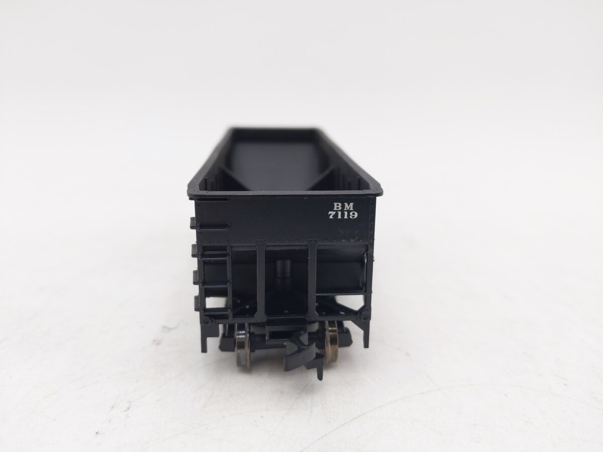 Atlas 1862 HO Scale B&M 2 Bay Offset Side Hopper #7119 EX/Box