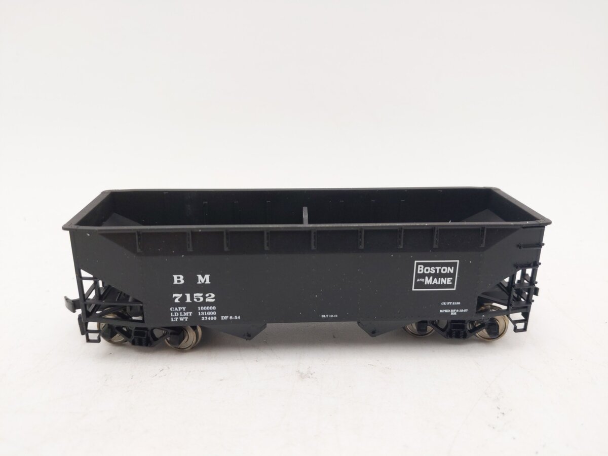 Atlas 1862 HO Scale B&M 2 Bay Offset Side Hopper #7152 EX/Box