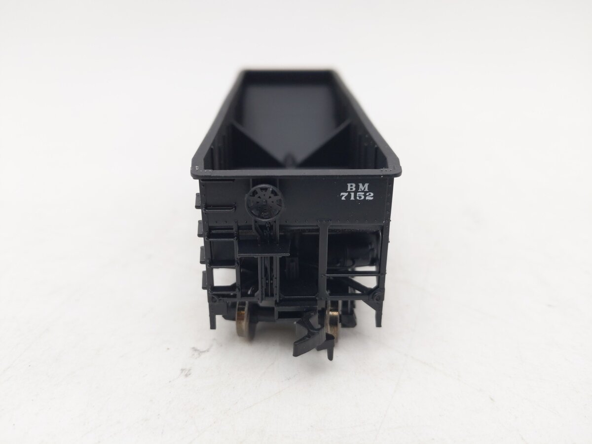 Atlas 1862 HO Scale B&M 2 Bay Offset Side Hopper #7152 EX/Box