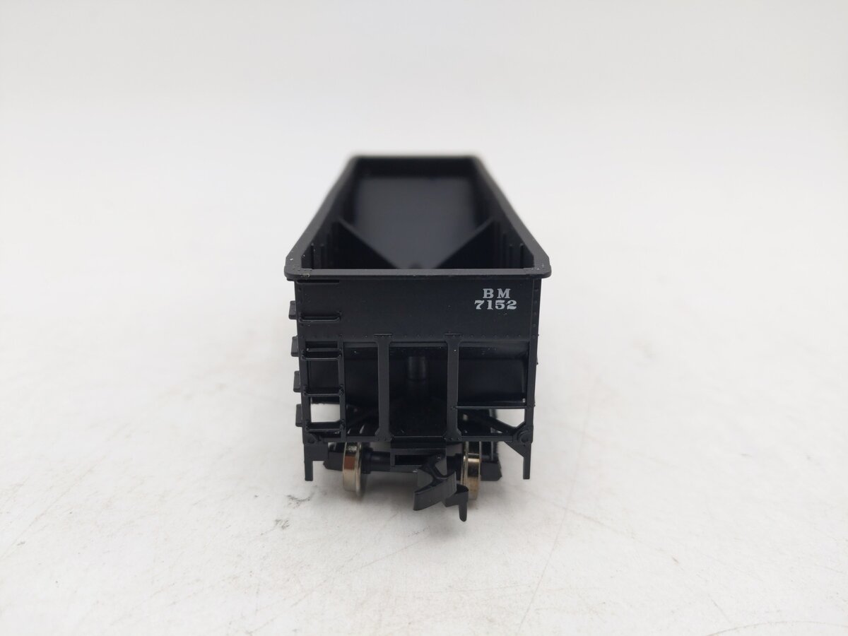 Atlas 1862 HO Scale B&M 2 Bay Offset Side Hopper #7152 EX/Box