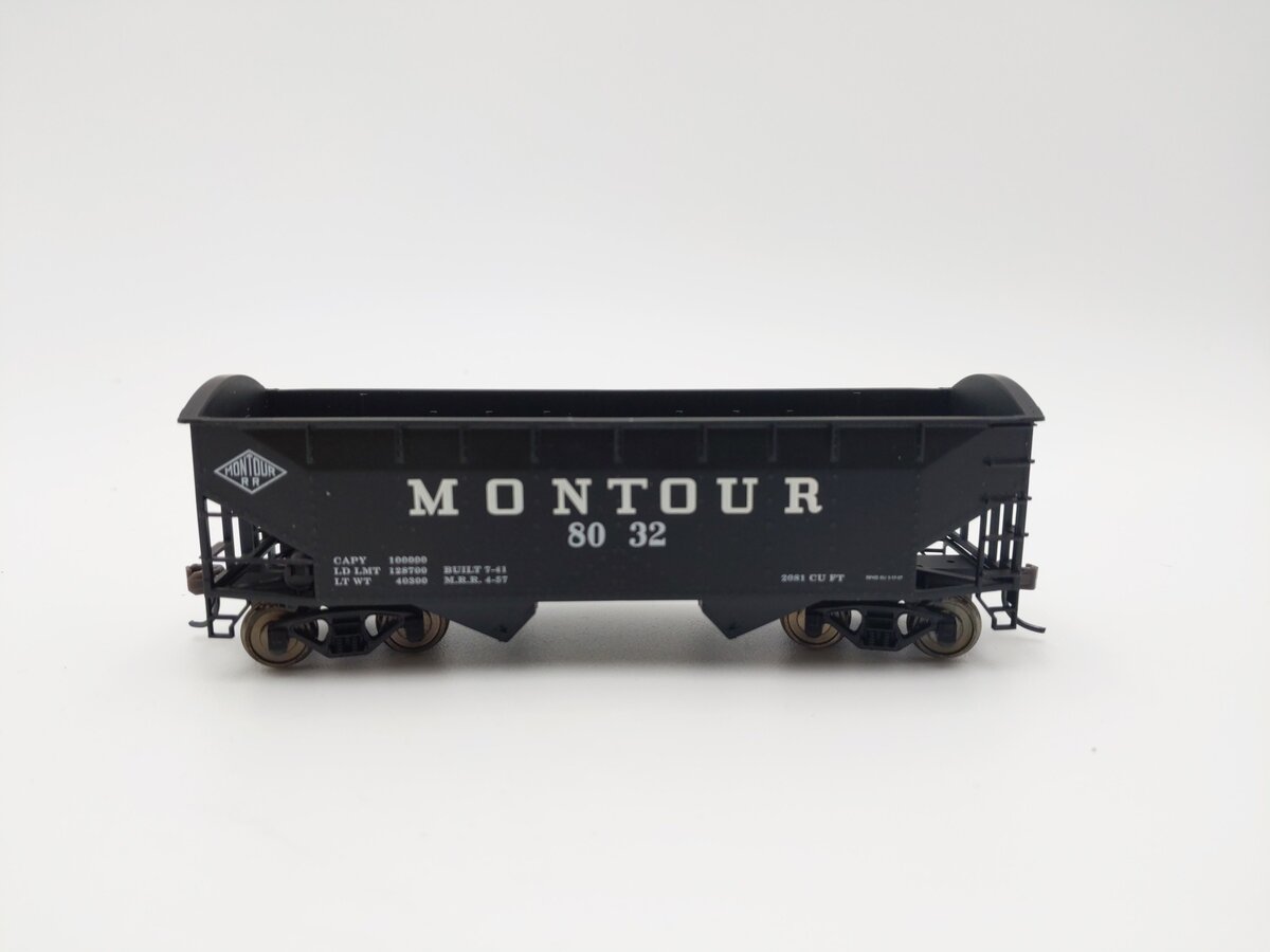 Atlas 1895-1 HO Scale Montour 2 Bay Offset Hopper Oval Ends #8032 EX/Box