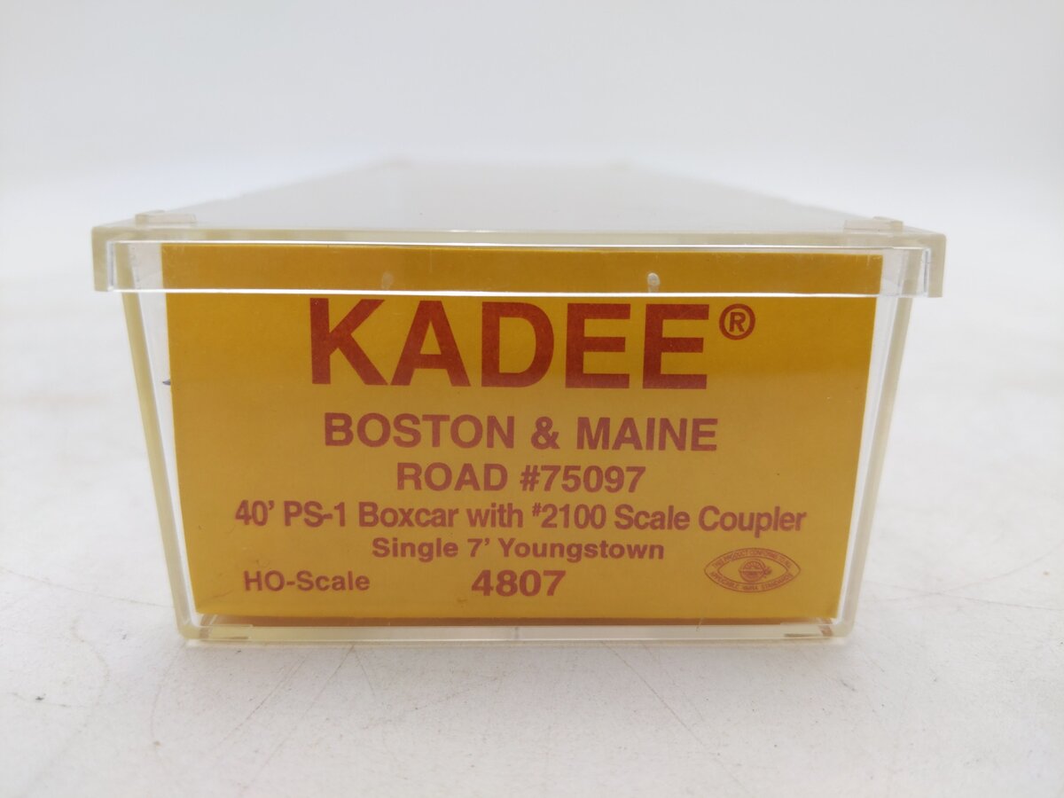 Kadee 4807 HO Boston & Maine 40' PS-1 Boxcar with 7' Youngstown Door #75097 EX/Box
