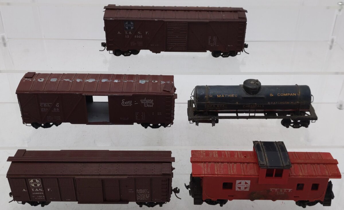 HO Scale Assorted Freight Cars [5]