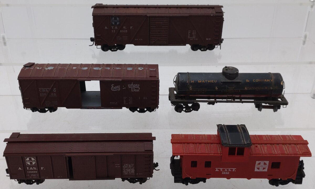 HO Scale Assorted Freight Cars [5]