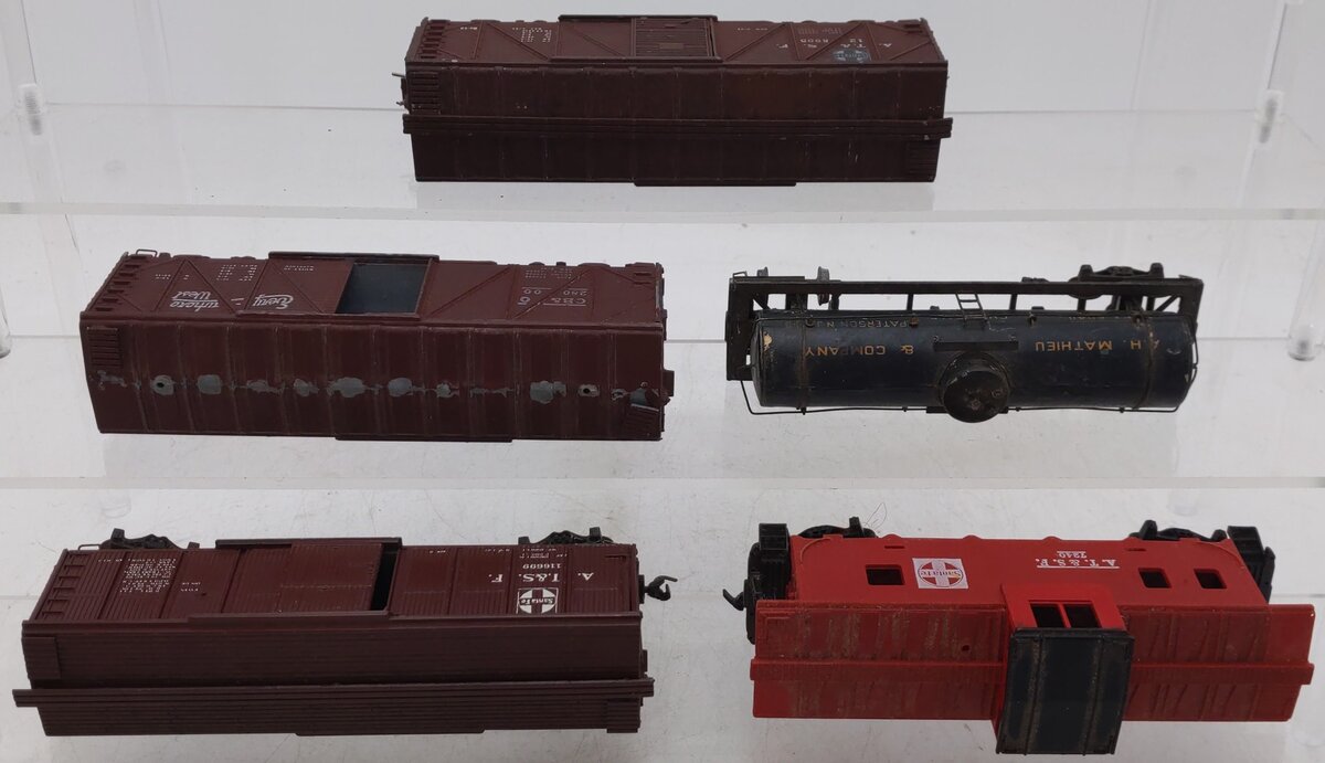 HO Scale Assorted Freight Cars [5]