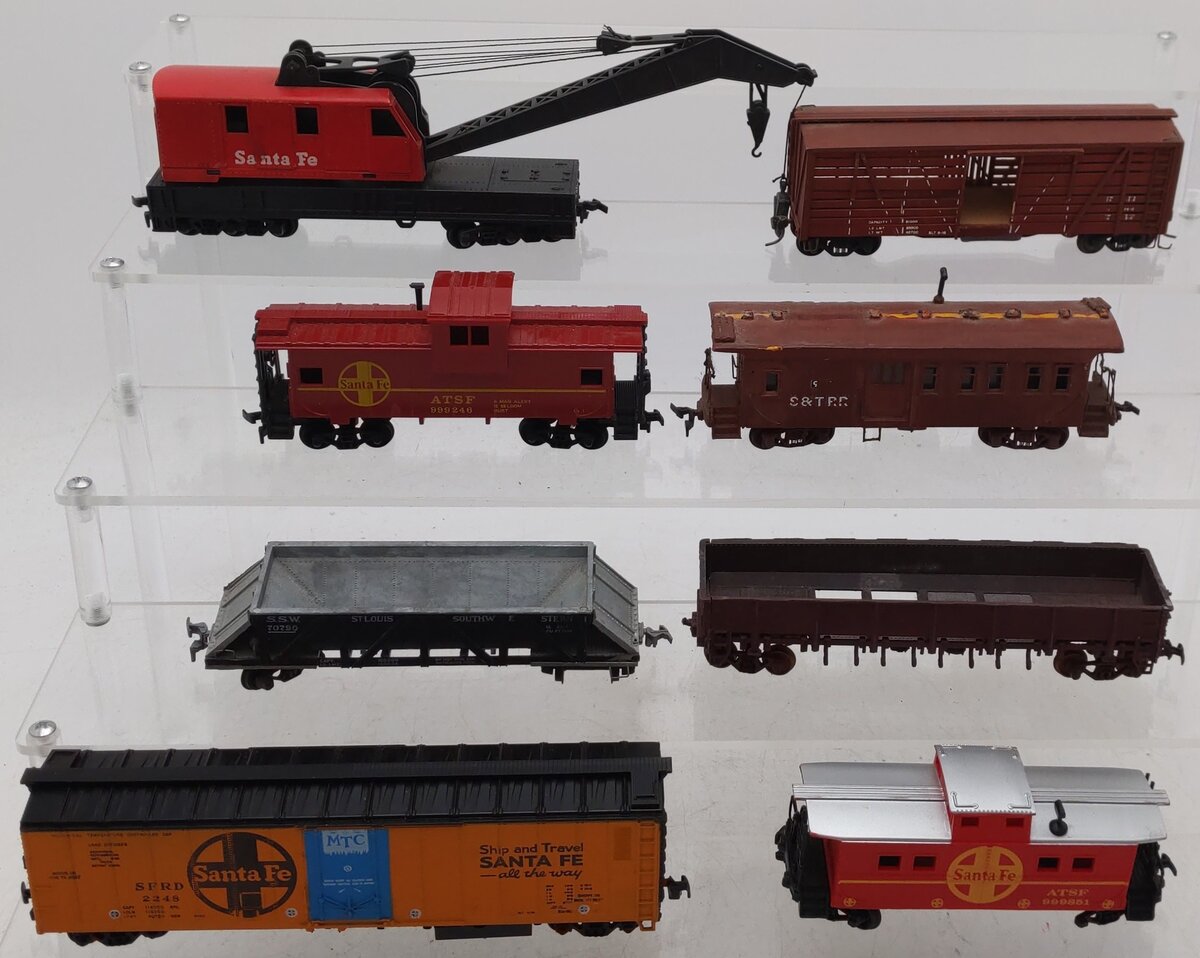 HO Scale Assorted Freight Cars [8]