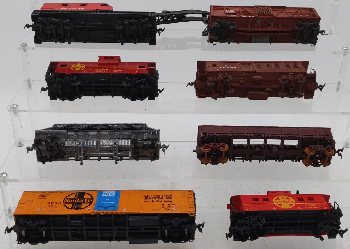 HO Scale Assorted Freight Cars [8]