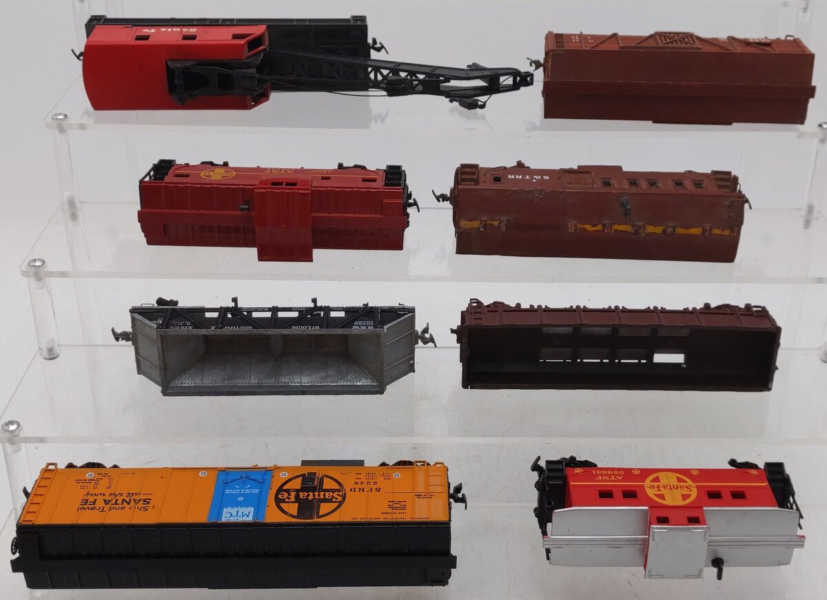 HO Scale Assorted Freight Cars [8]