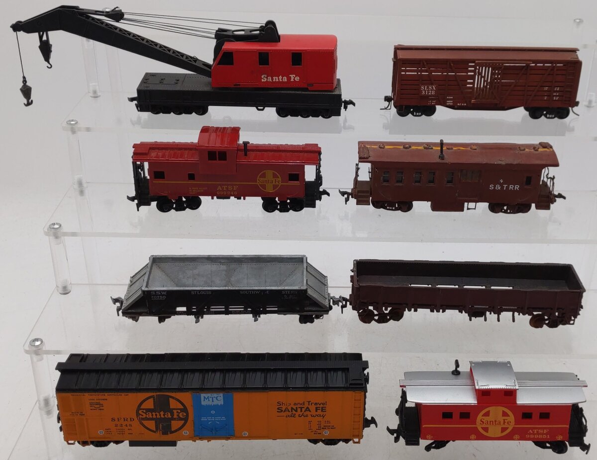 HO Scale Assorted Freight Cars [8]