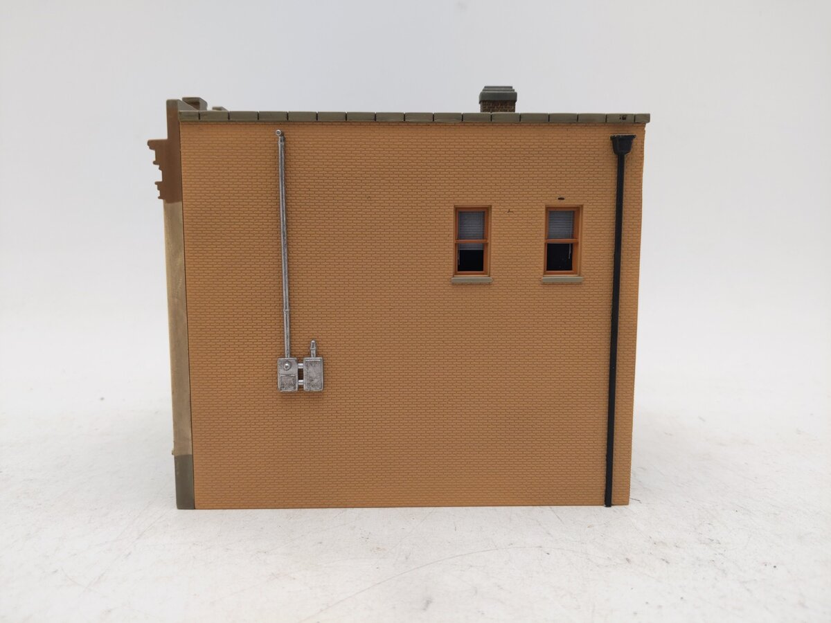 Woodland Scenics BR5033 HO Built-&-Ready Citizens Savings and Loan Building EX