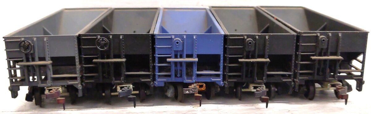 HO Scale Assorted Hopper Cars: 10056, 65950, 124246, X101 [5] VG