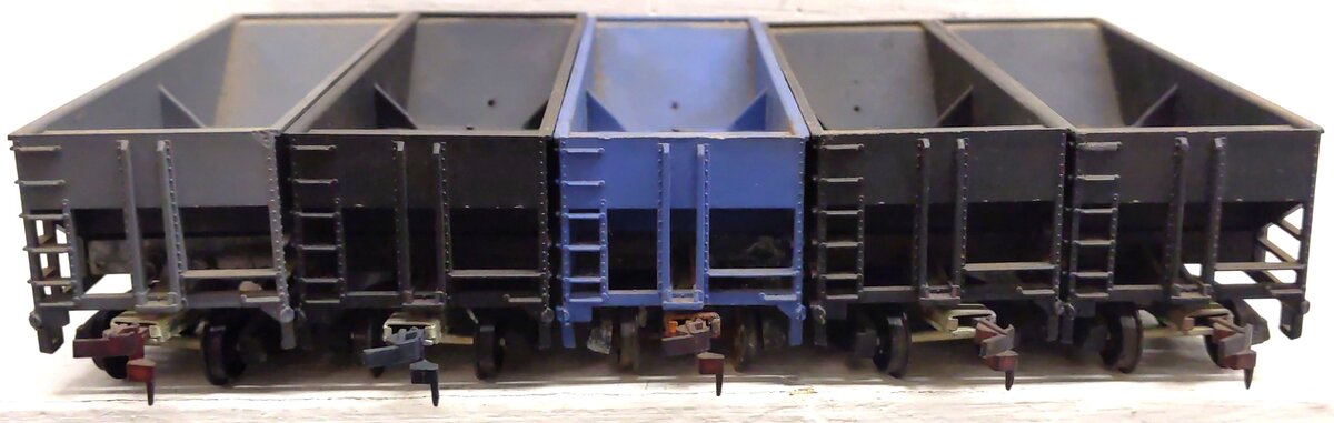 HO Scale Assorted Hopper Cars: 10056, 65950, 124246, X101 [5] VG