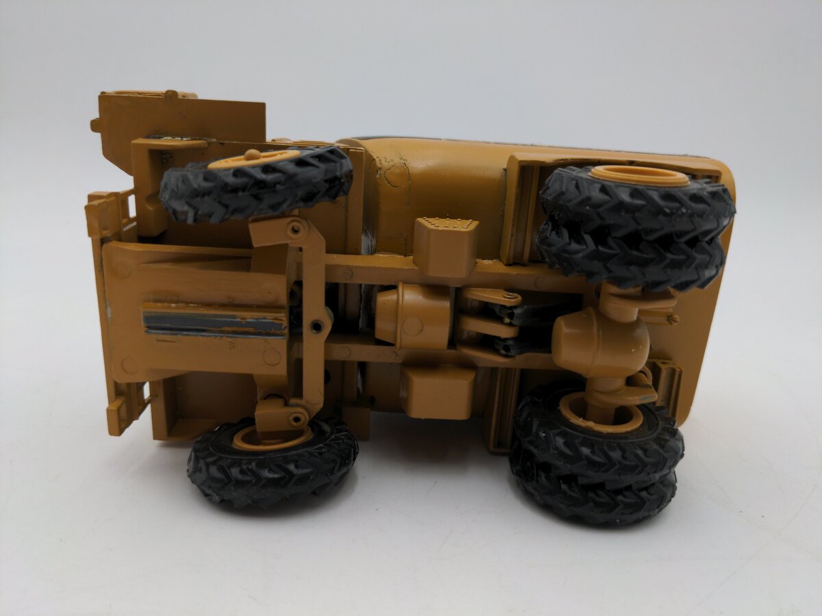 Caterpillar 769C Diecast Off Highway Water Tank Truck