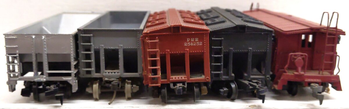 HO Scale Assorted Freight Cars: 2106, 1143, 254252, 4065, 746 [5] VG
