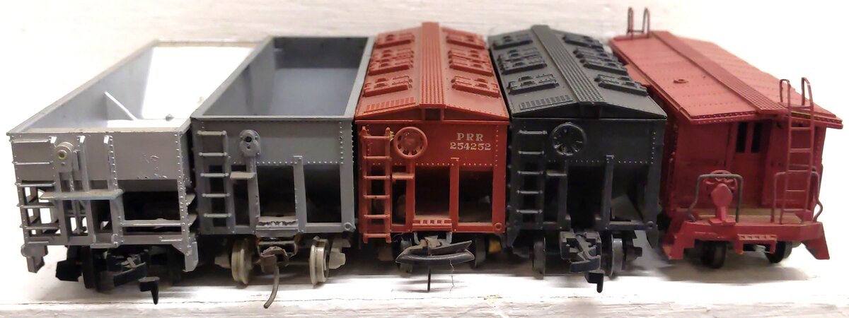 HO Scale Assorted Freight Cars: 2106, 1143, 254252, 4065, 746 [5] VG