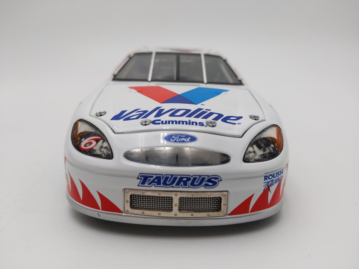 Team Caliber P062004VA 1:24 Diecast 2000 Ford Taurus #6 Mark Martin EX/Box