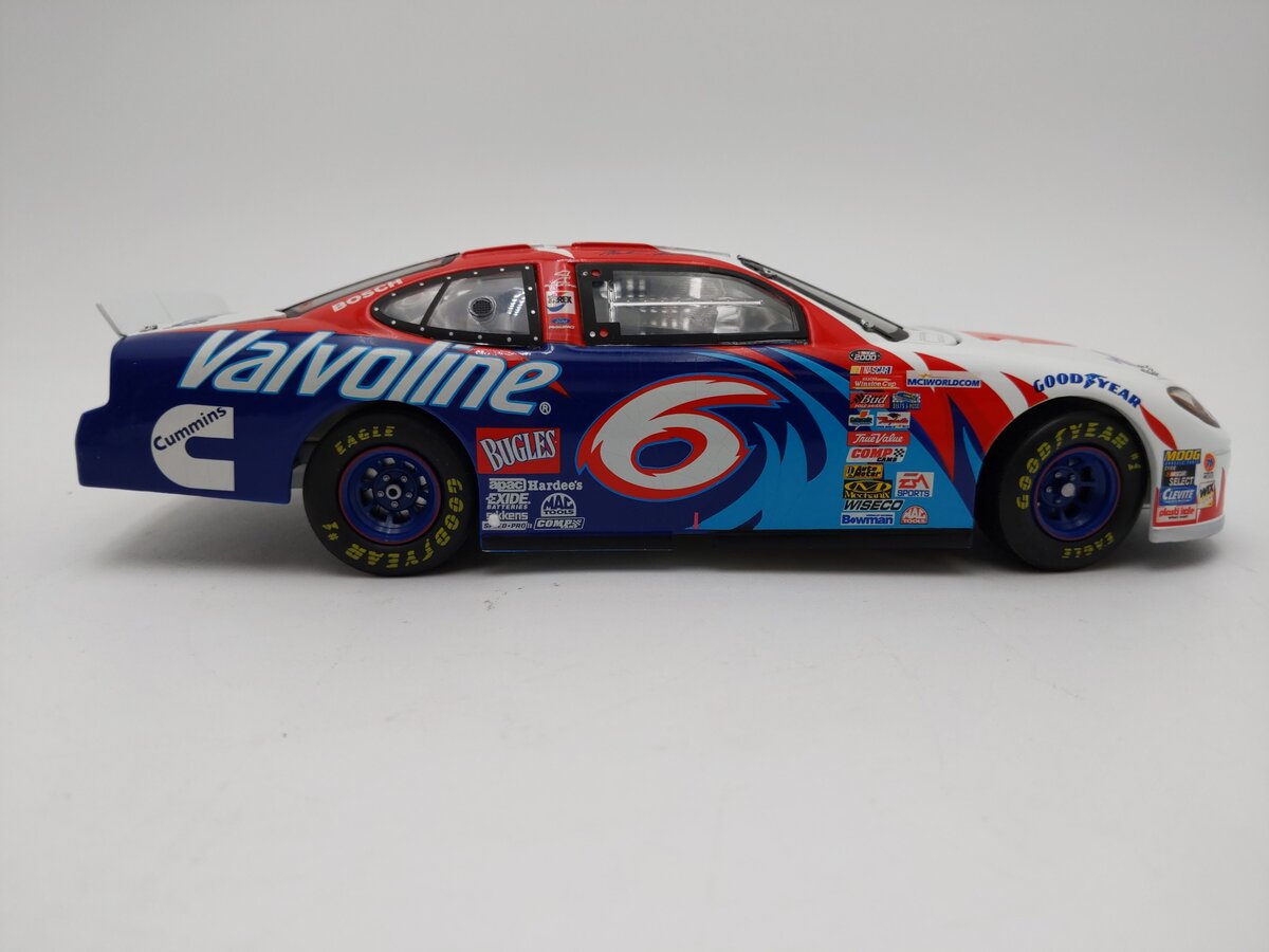 Team Caliber P062004VA 1:24 Diecast 2000 Ford Taurus #6 Mark Martin EX/Box