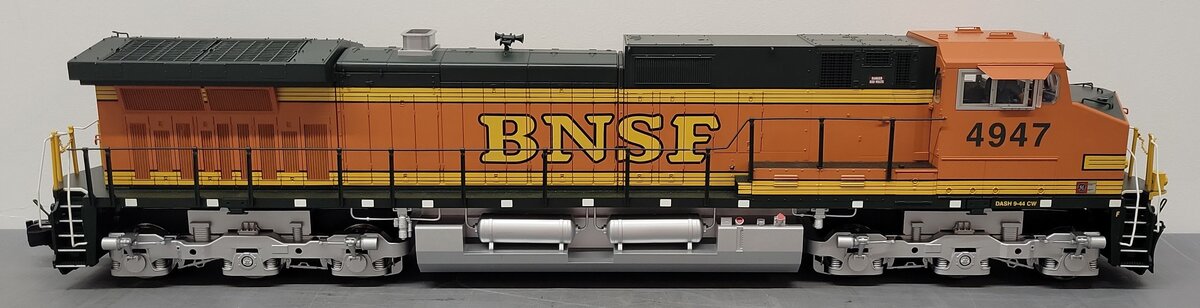 Aristo-Craft 23002 G Scale BNSF GE Dash-9 44CW Diesel Locomotive #4947 EX