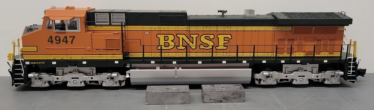 Aristo-Craft 23002 G Scale BNSF GE Dash-9 44CW Diesel Locomotive #4947 EX