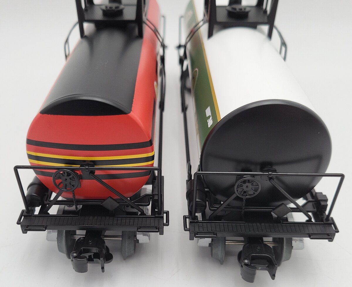 Lionel 2301120 O Gauge Unibody Tank Car (Pack of 2) LN/Box