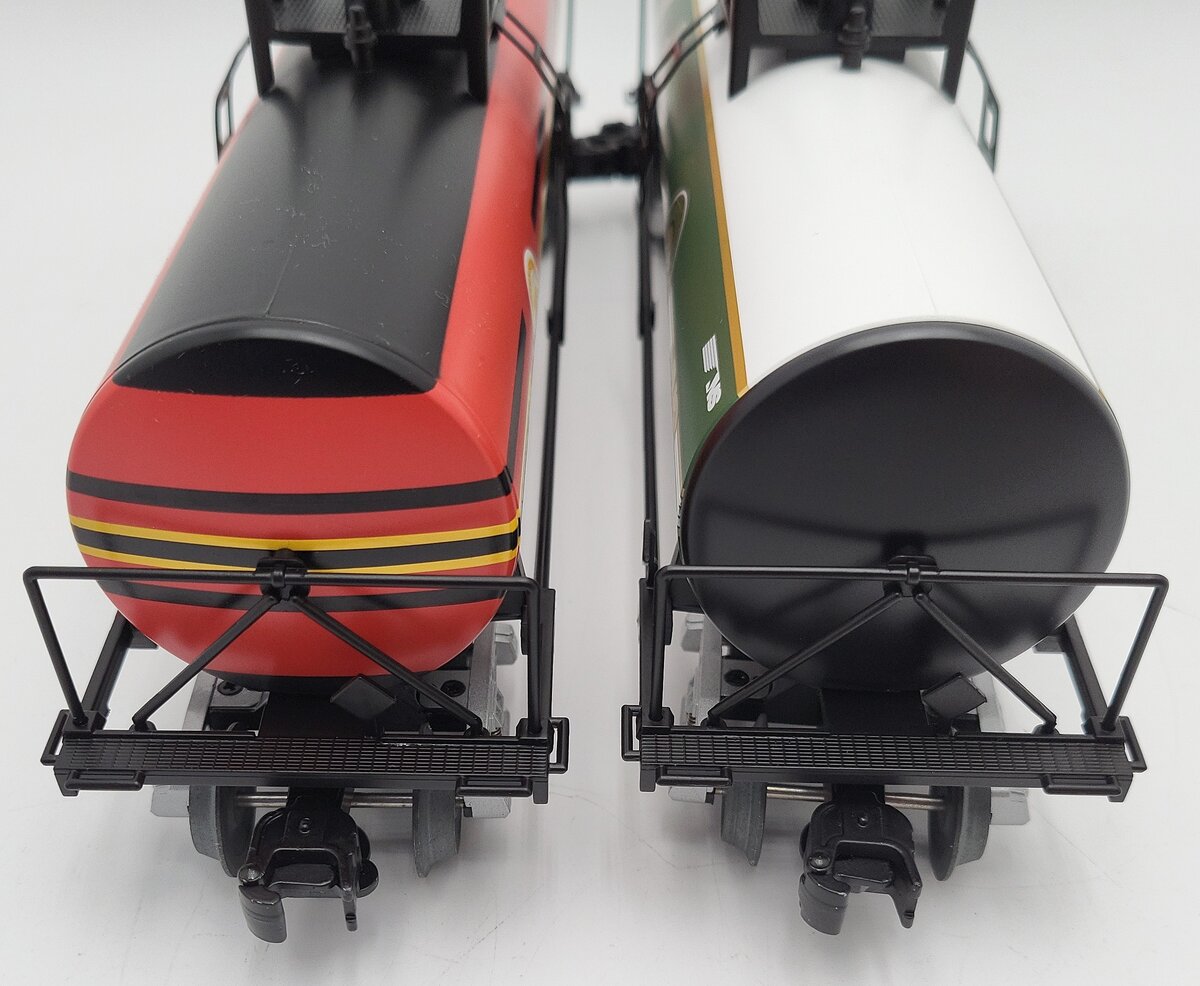Lionel 2301120 O Gauge Unibody Tank Car (Pack of 2) LN/Box