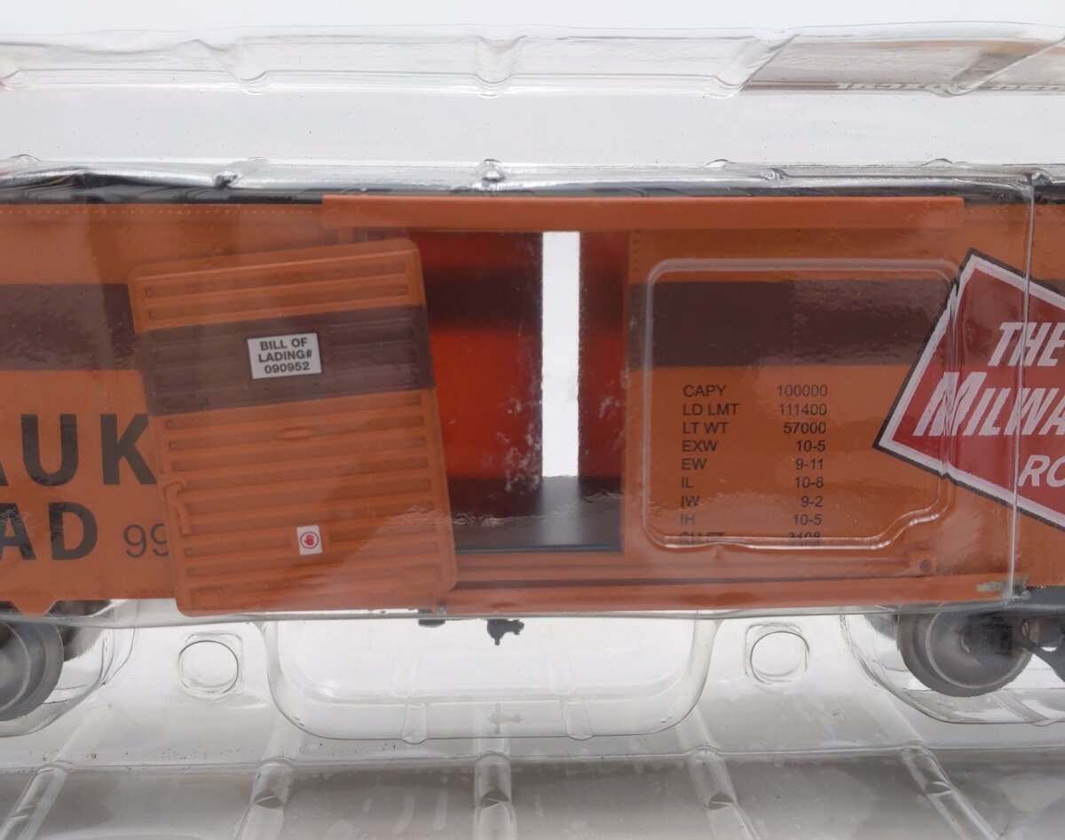 Menards 0 Gauge Milwaukee Road Boxcar #9910 EX/Box