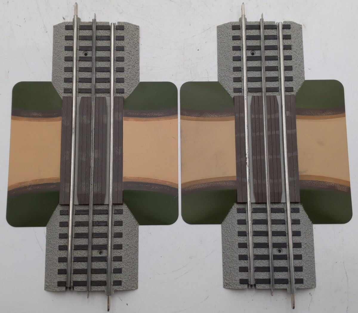 Lionel 6-12036 O Gauge FasTrack Grade Crossing (Pack of 2) EX/Box
