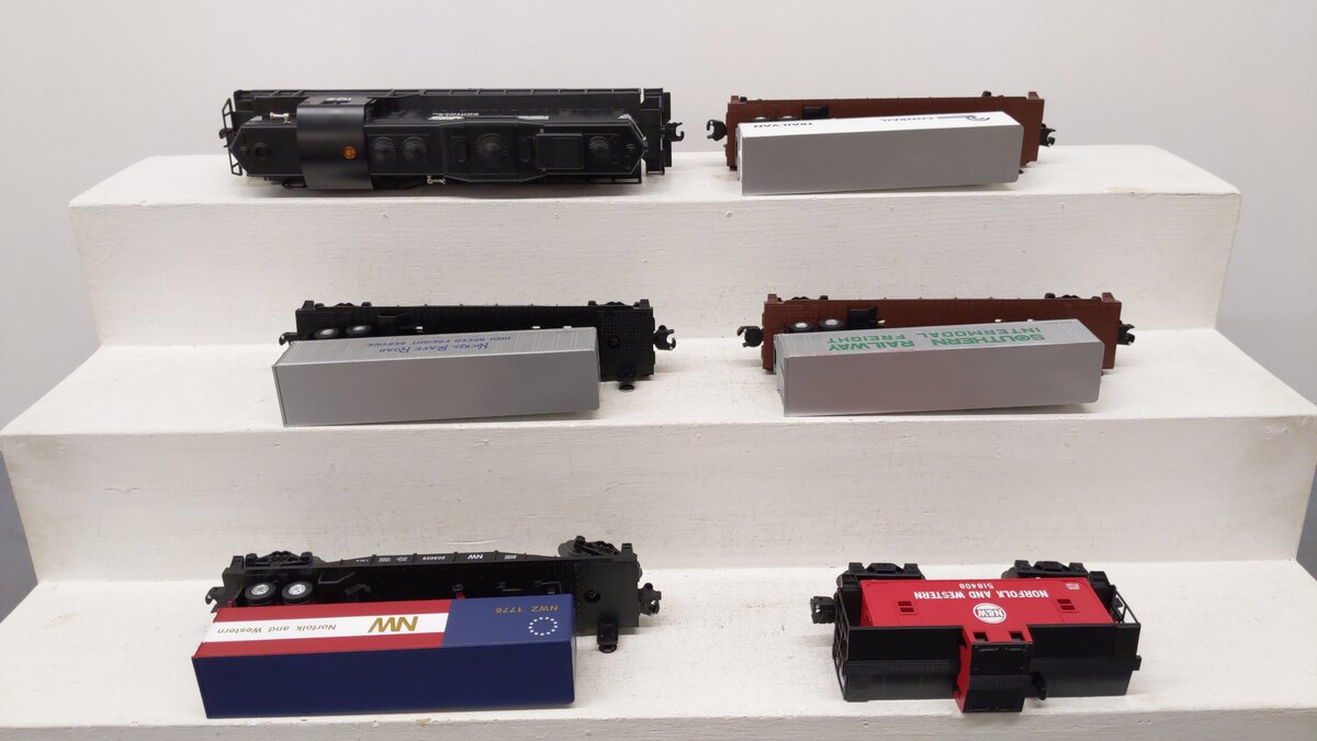 Lionel 6-21789 O Scale Norfolk Southern Service GP-9 O Gauge Diesel Train Set EX/Box