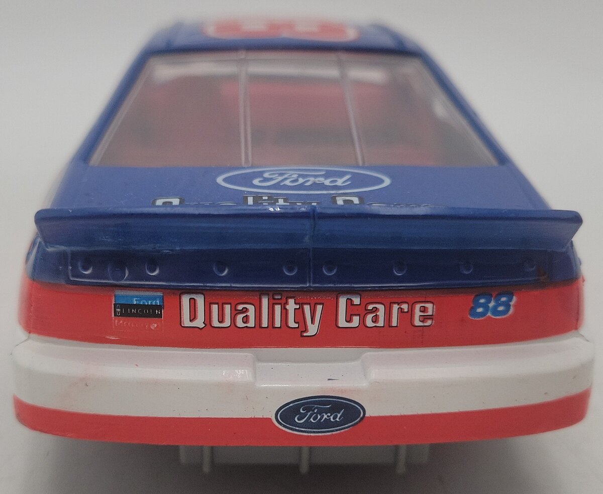 Racing Champions 1995 1:24 Diecast Red Carpet Lease Stock Car Replica #88 EX/Box