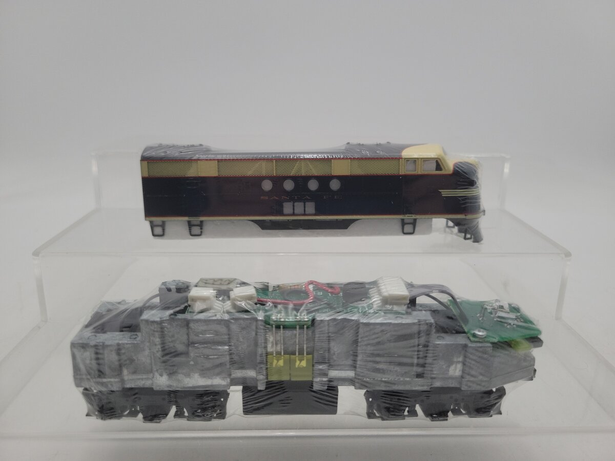 Stewart Hobbies HO Scale Santa Fe Diesel Locomotive NIB