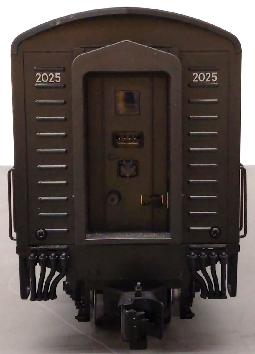 LGB 28582 G Scale New Haven F-7 B-Unit Non-Powered Diesel w/Sound #2025 LN/Box
