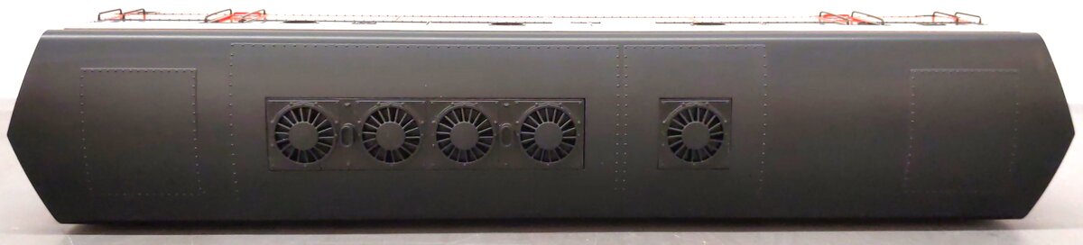 LGB 28582 G Scale New Haven F-7 B-Unit Non-Powered Diesel w/Sound #2025 LN/Box