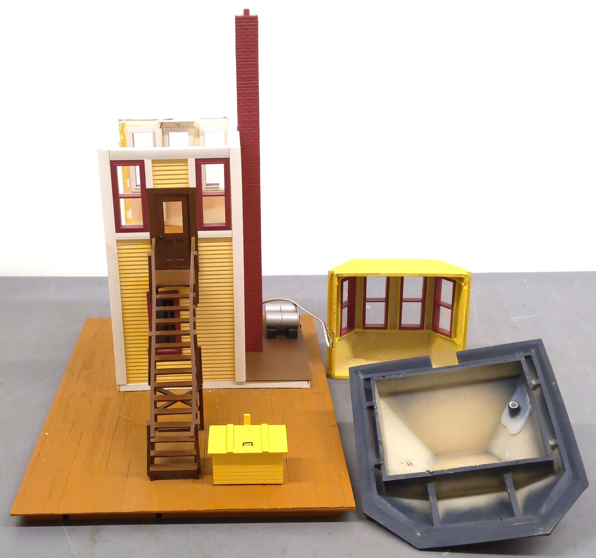 Aristo-Craft 7204 G Scale Bay Window Signal Tower EX/Box